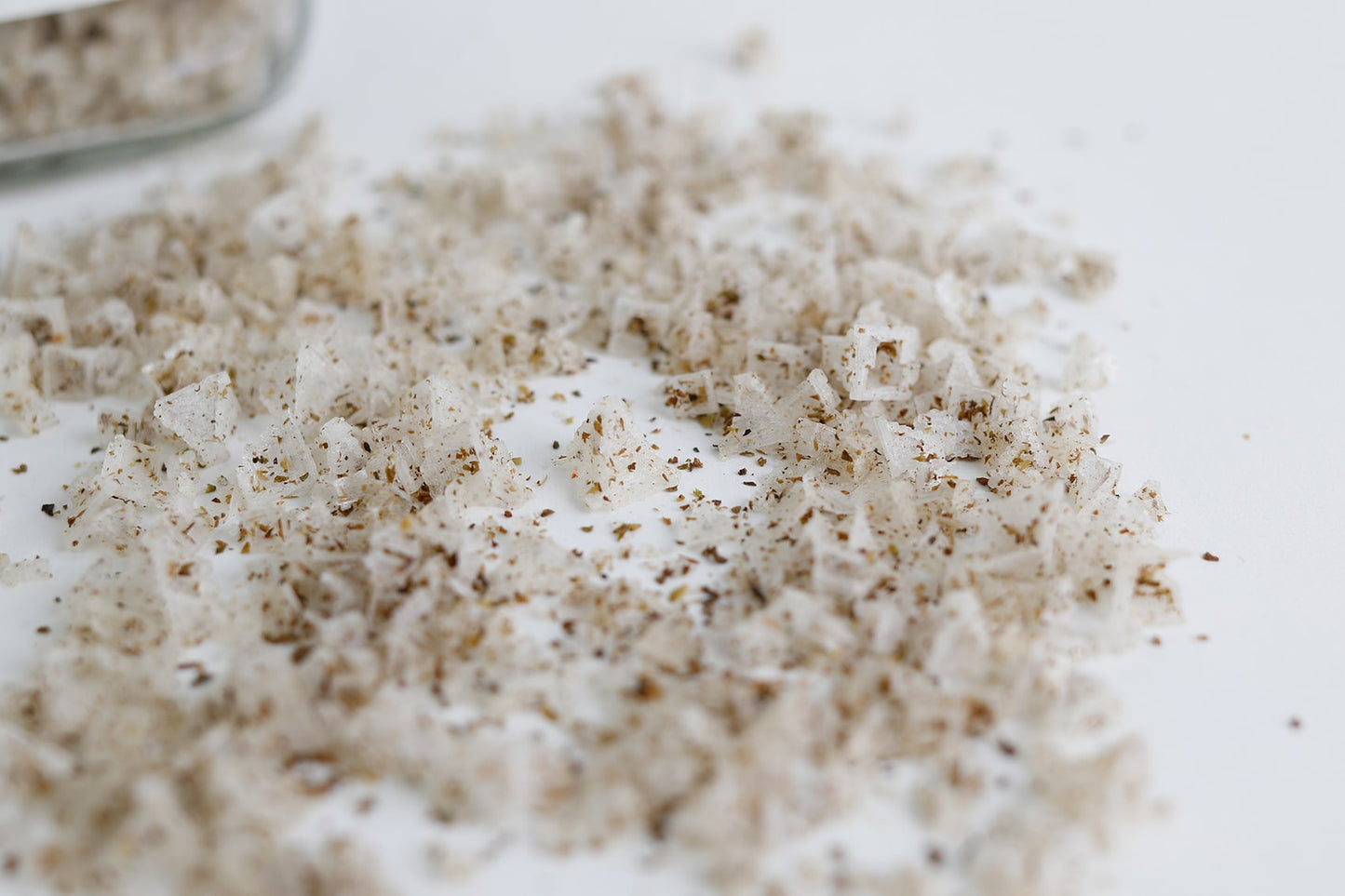 Salzpyramiden als Finishing Salz mit bio Oregano aus Griechenland