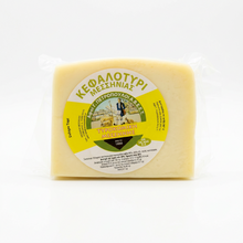 Griechischer Hartkäse Kefalotiri aus Schafs- und Ziegenmilch
