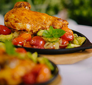 kotopoulo-sto-xarti-me-paprika-moustarda