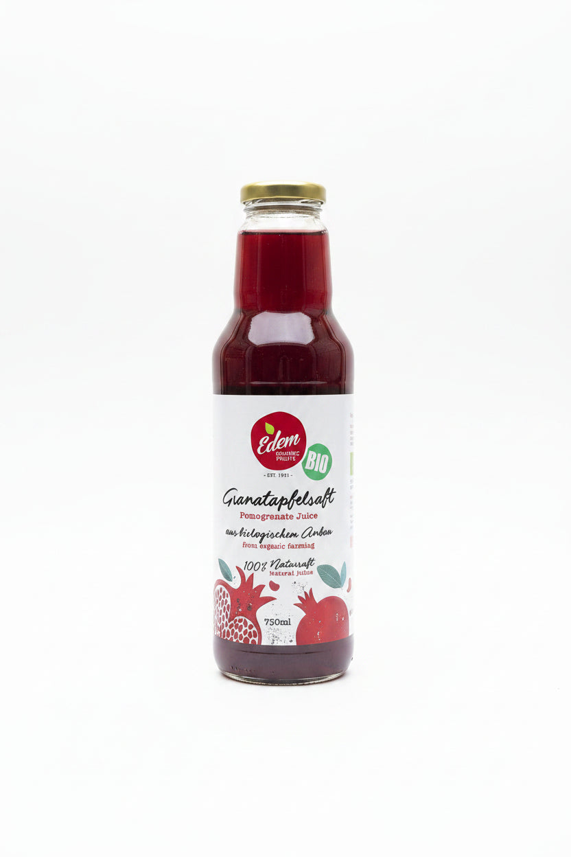 Edem Bio-Granatapfelsaft in einer 750-ml-Glasflasche vor weißem Hintergrund